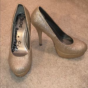 Size 7.5 glittery gold heels